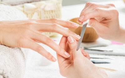 Manicure odżywiający i regenerujący płytkę paznokcia